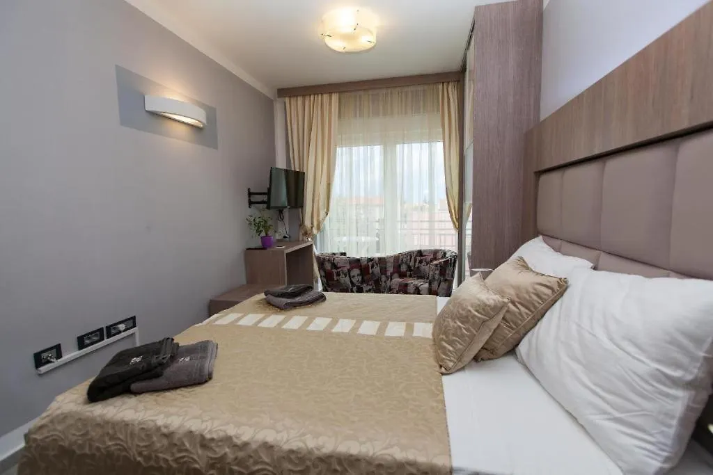 Anikol Apartments 1 Selce Croatia