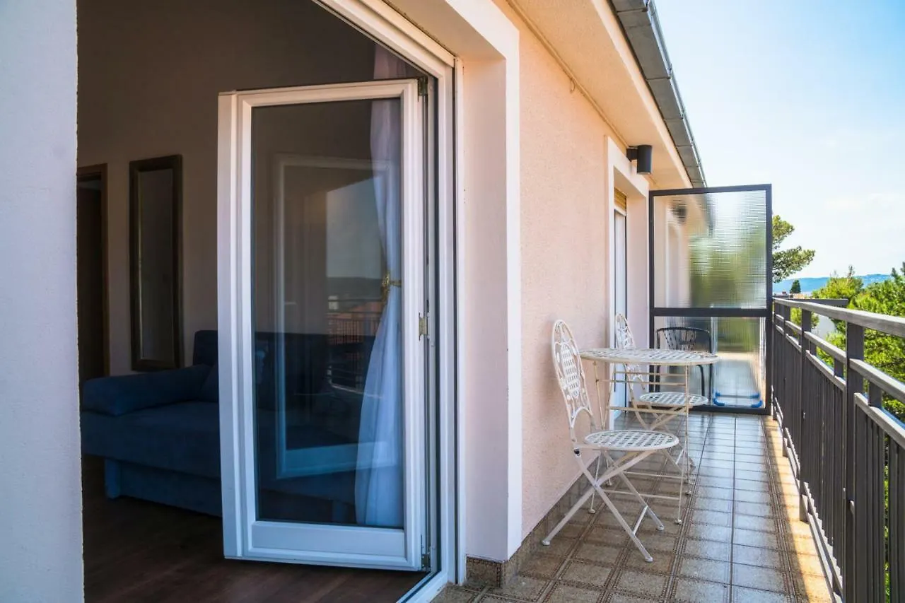 Anikol Apartments 1 Selce