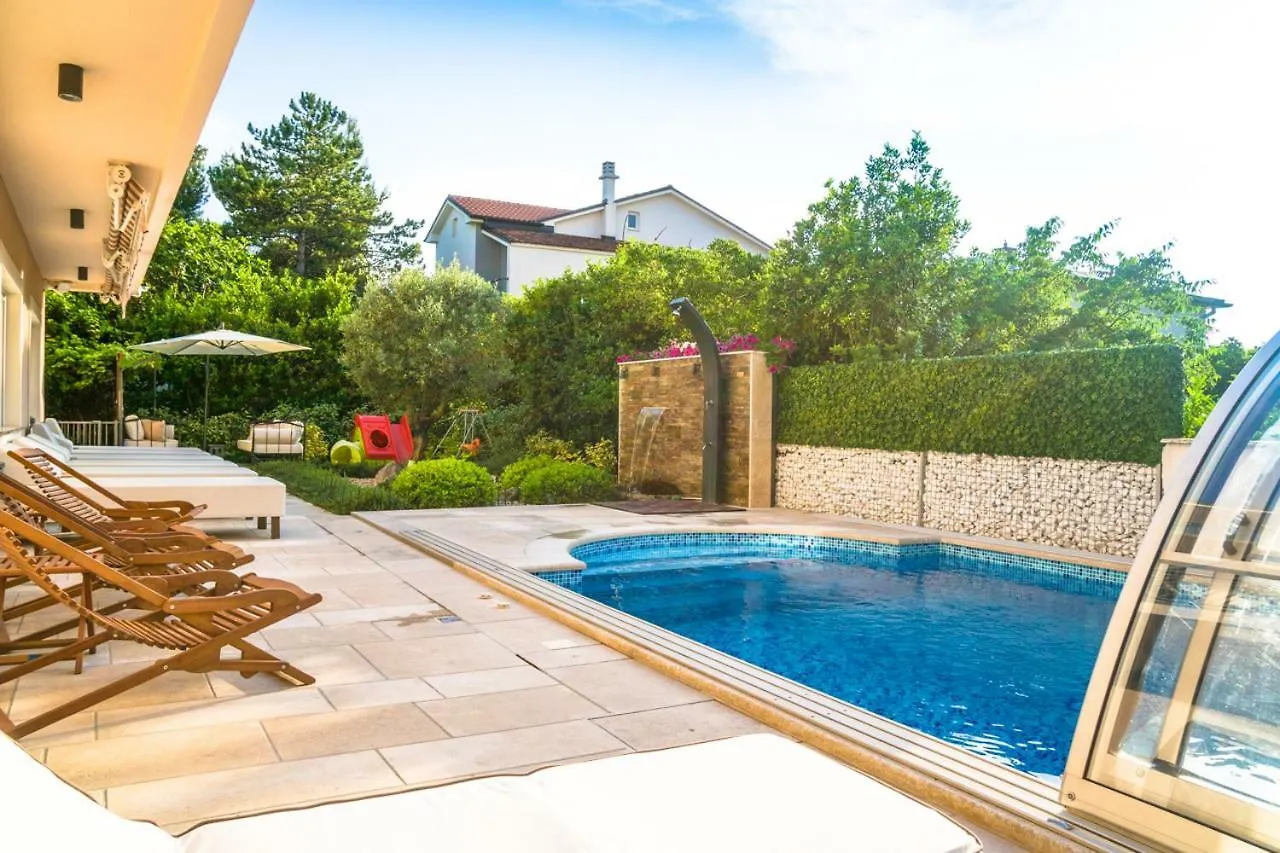 Anikol Apartments 1 Selce