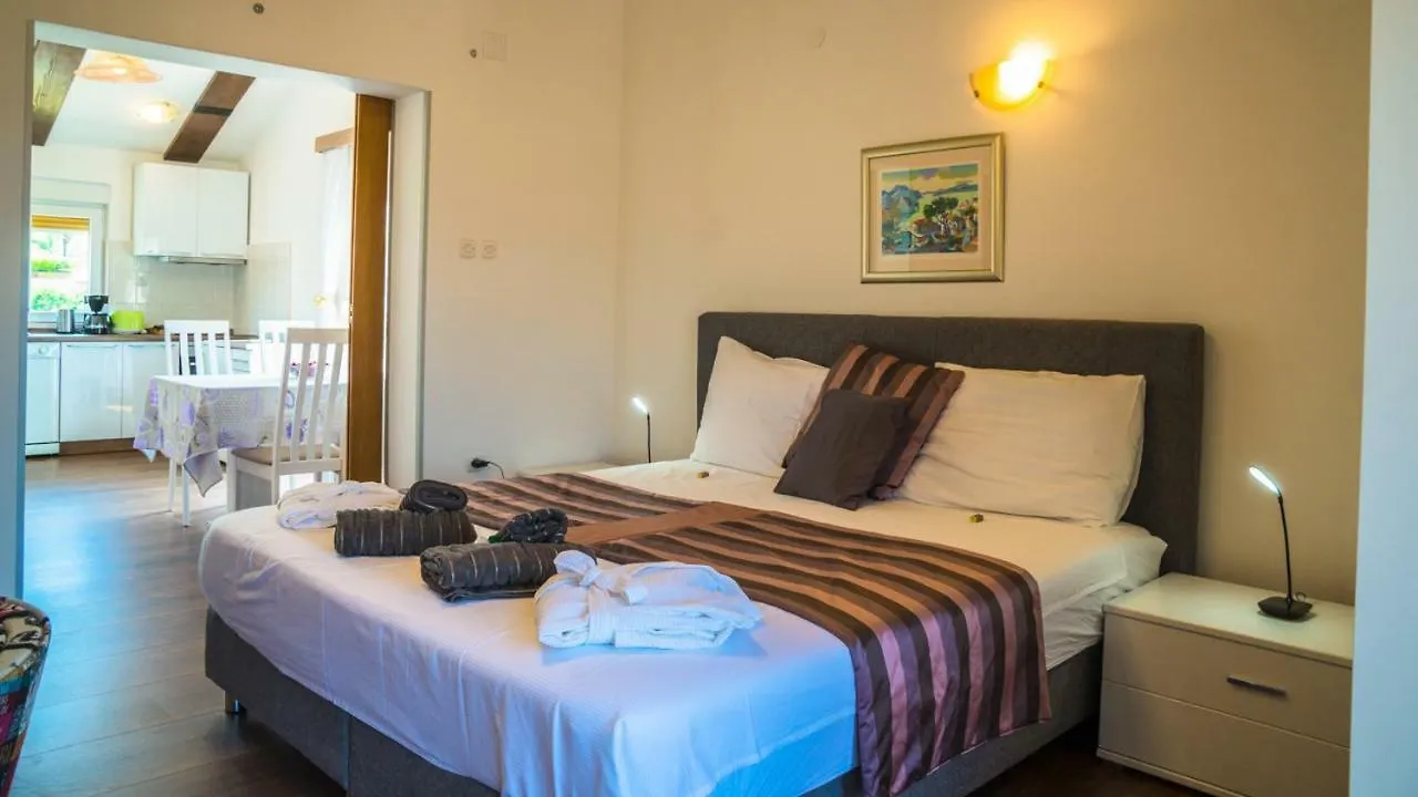 Anikol Apartments 1 Selce