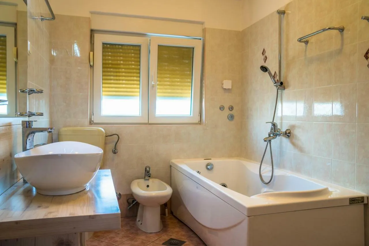 Anikol Apartments 1 Selce
