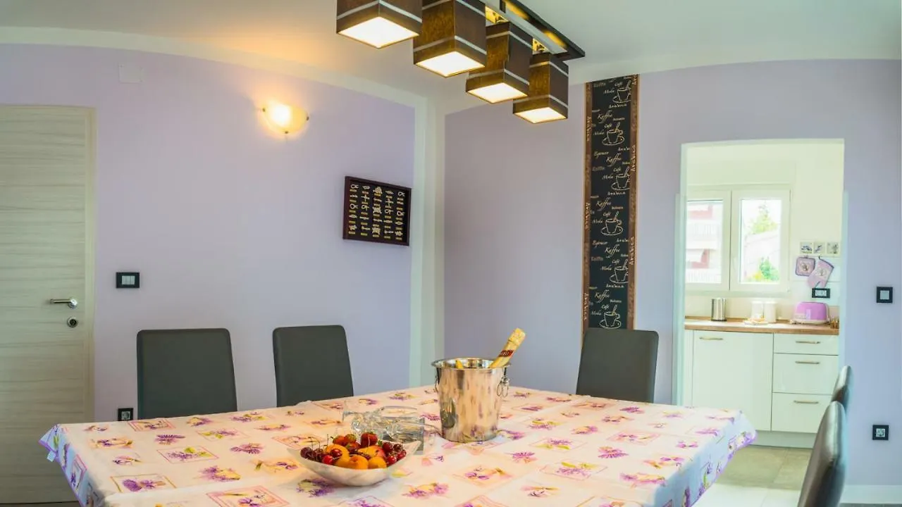 Anikol Apartments 1 Selce