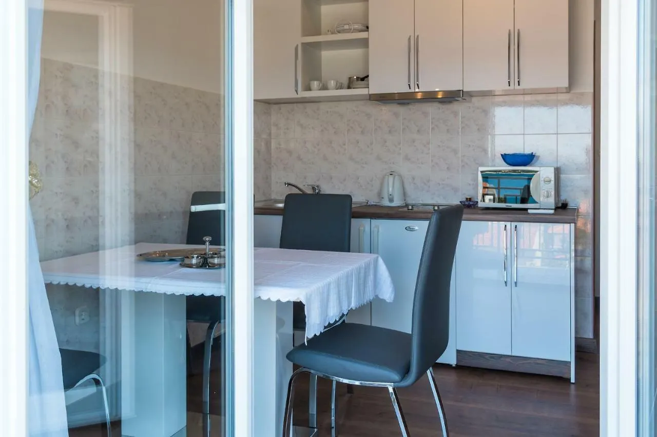 Anikol Apartments 1 Selce