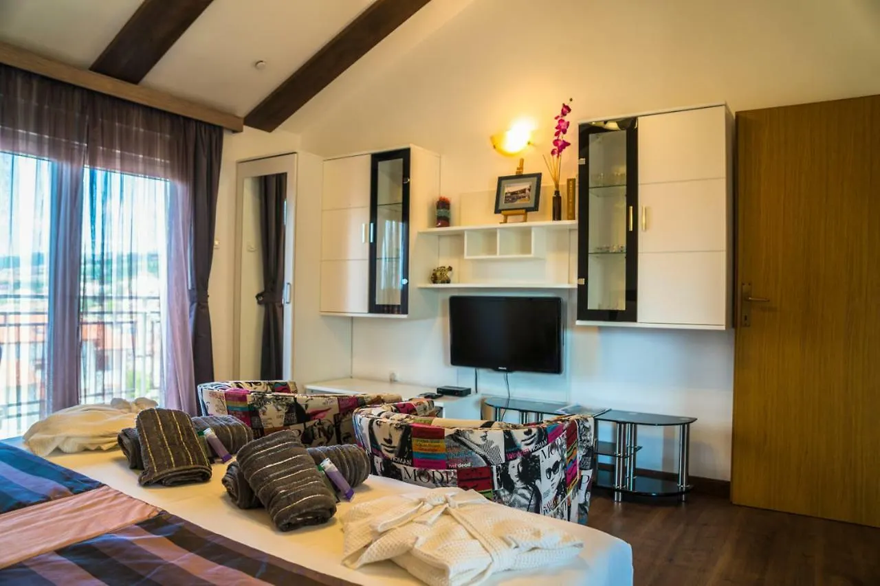 Anikol Apartments 1 Selce