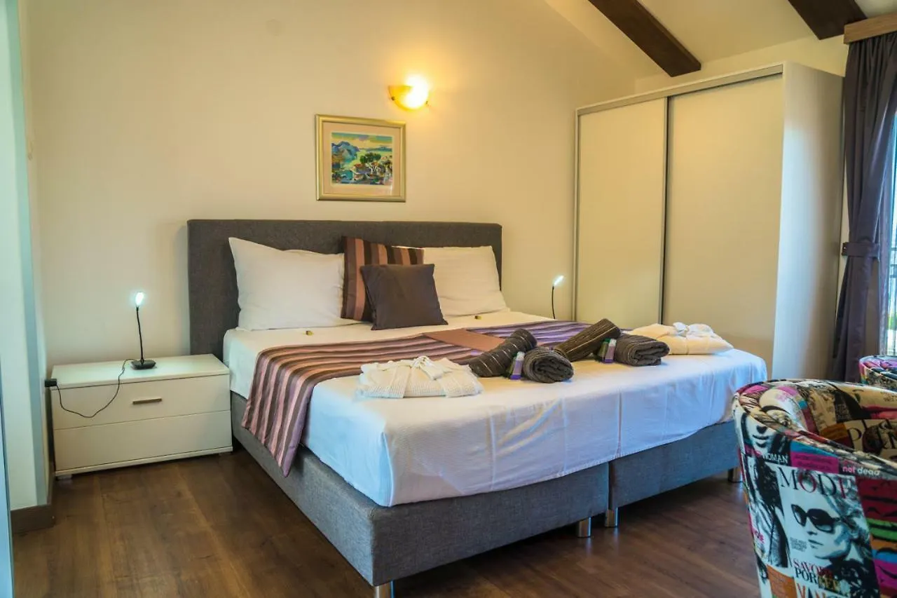 Anikol Apartments 1 Selce Croatia