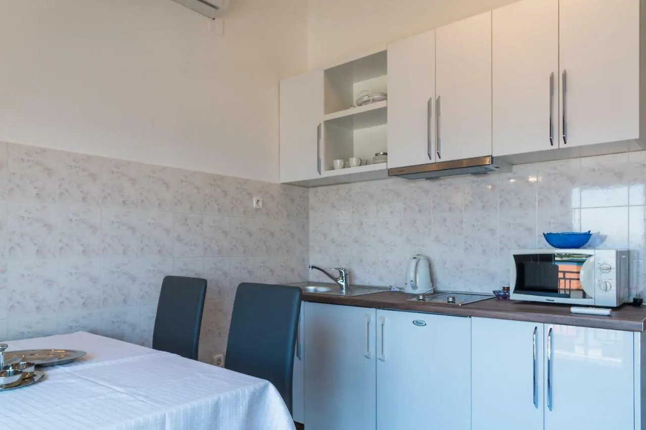 Anikol Apartments 1 Selce